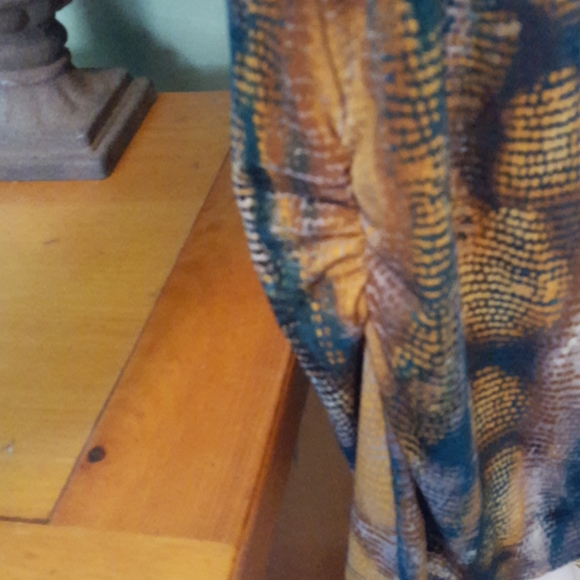 Woman's patterned cowl neck top - Picture 3 of 5